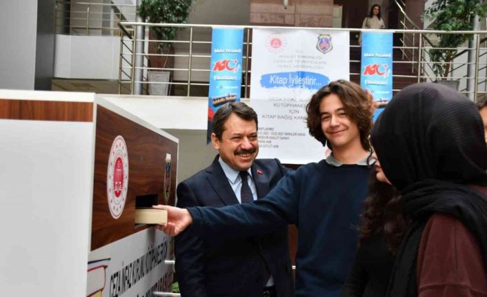 Öğrenciler kitaplarını hükümlülere bağışladı