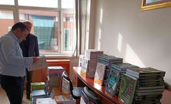 Öğrencilere destek kitapları dağıtıldı