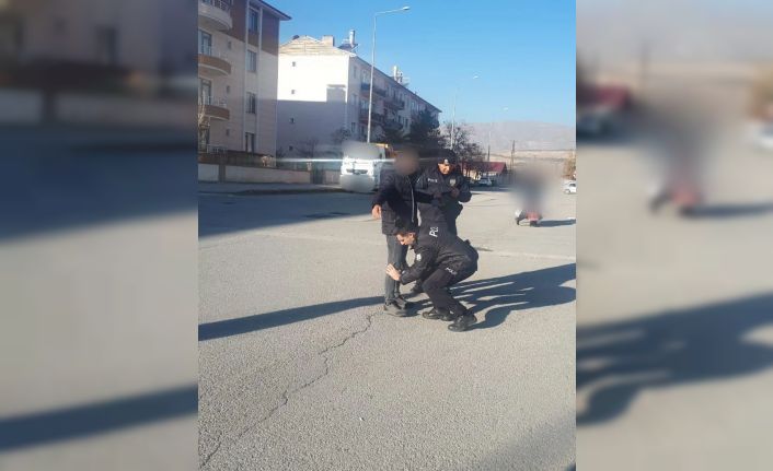 Okul önlerinde polis denetimi