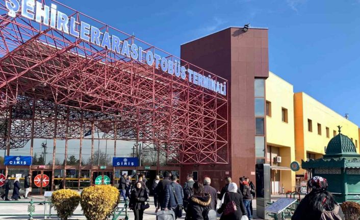 (ÖZEL) Sınavları biten öğrenciler otogara akın etti