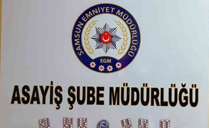 Polisten kaçan araçtan 5 bin 544 adet hap ele geçirildi