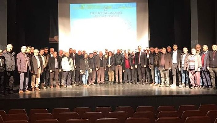 Salihli’de muhtarlar “Aile Okulu Projesine” katıldı