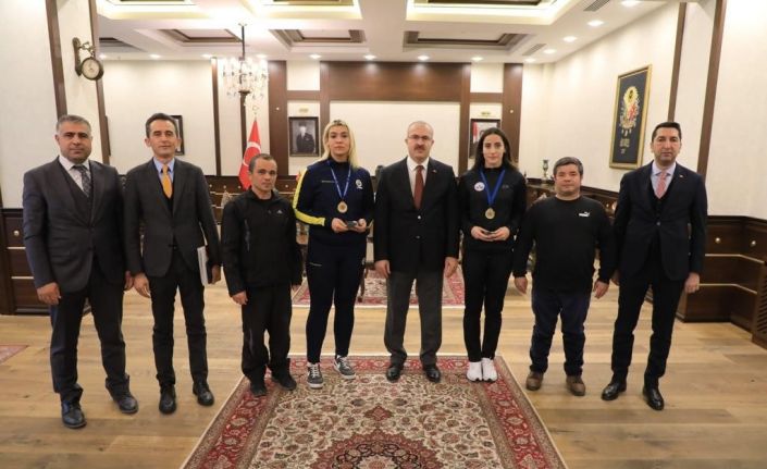 Şampiyon boksörler Elazığ’da