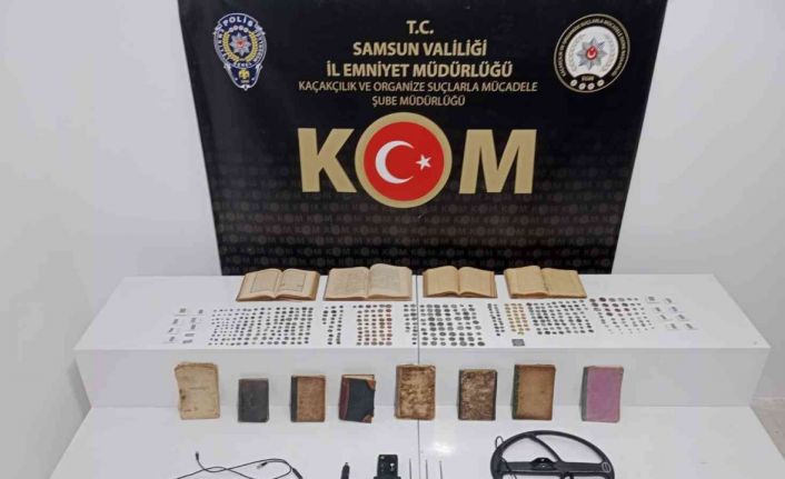 Samsun’da 503 adet altın para, sikke ve 12 adet el yazmalı kitap ele geçirildi