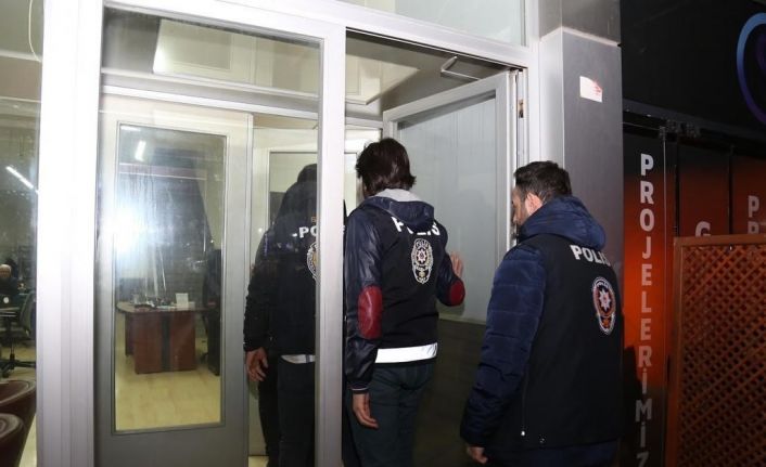 Samsun’da 99 aranan şahıs yakalandı, 56 bin sentetik hap ele geçirildi, 95 araç trafikten men edildi