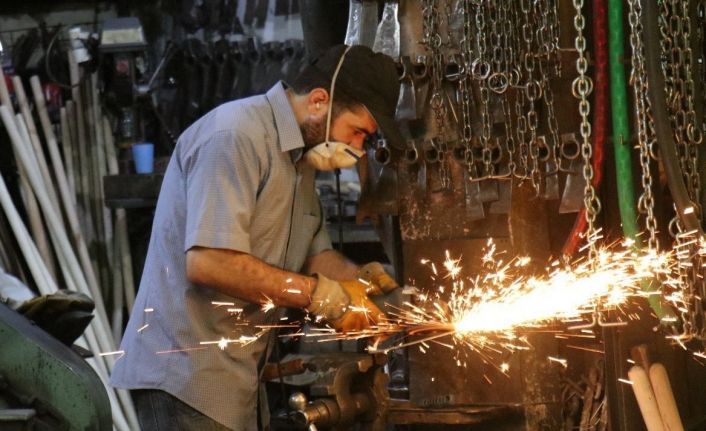 Sanayi üretimi yıllık yüzde 1,3 azaldı