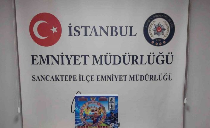 Sancaktepe’de kumar baskını: kumar makinesi ile 6 bin 210 TL ele geçirildi