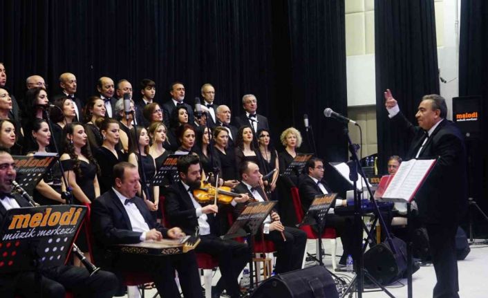 Şehr-i Dilara Müzik Topluluğu söylediği şarkılarla unutulmaz bir gece yaşattı