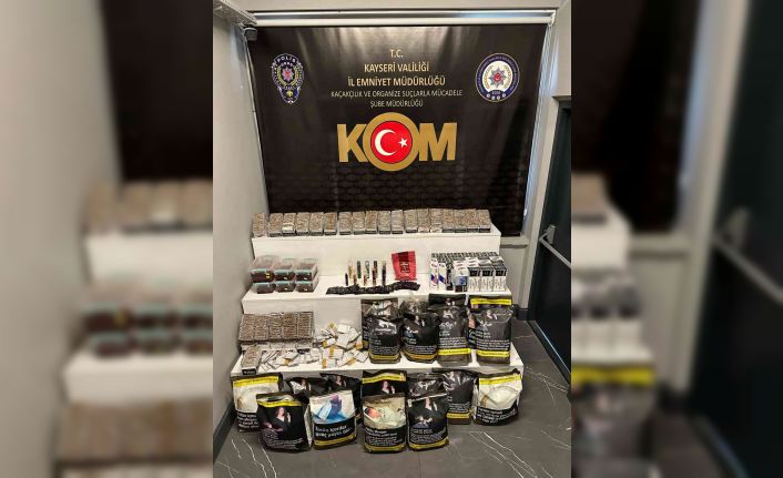 Sigara kaçakçıları polisten kaçamadı