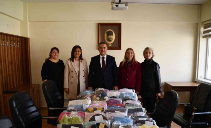 Sökeli kadınlar çocuklara şefkat elini uzattı