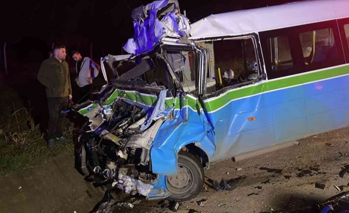 Tekirdağ’da minibüs ve tırın karıştığı kazada 1 kişi hayatını kaybetti