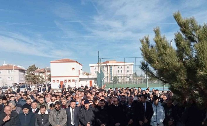 Trafik kazasında hayatını kaybeden Rabia’nın son yolculuğuna uğurladığı anlar yürekleri dağladı