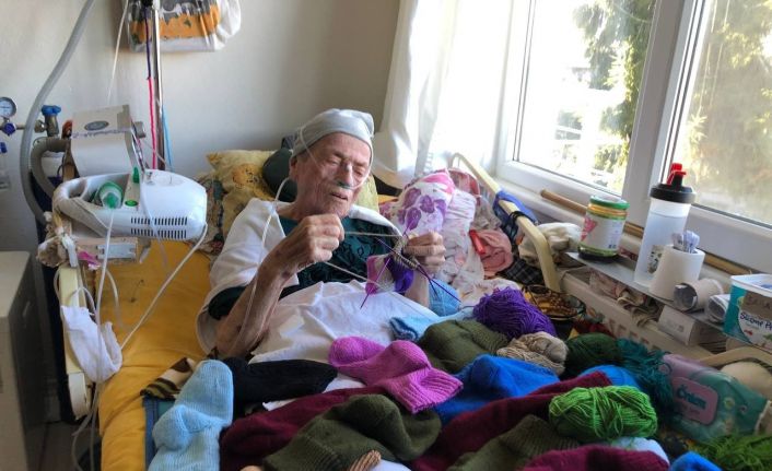 Türk askerine çorap örmesiyle gönüllere taht kuran Meliye nine hayatını kaybetti