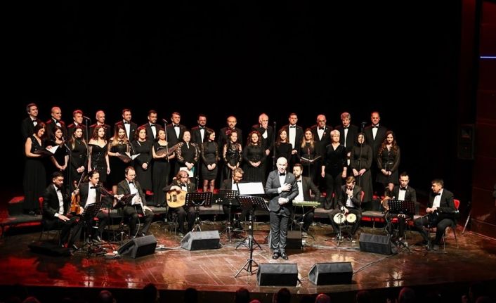 Uşak’ta ‘Şarkılar Bizi Söyler, Biz de Şarkı Söyleriz’ konseri ilgi gördü