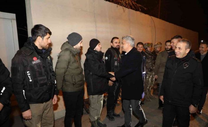 Vali Makas yeni yıl akşamı görev yapan personelleri ziyaret etti