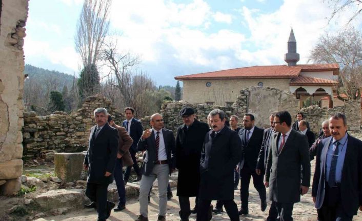 Vali Tavlı, MSKÜ ve Denizli PAÜ rektörleri Stratonikeia’da incelemelerde bulundu
