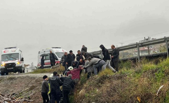 Yağış nedeniyle kayganlaşan yol kazaya neden oldu: 1’i ağır 5 kişi yaralı