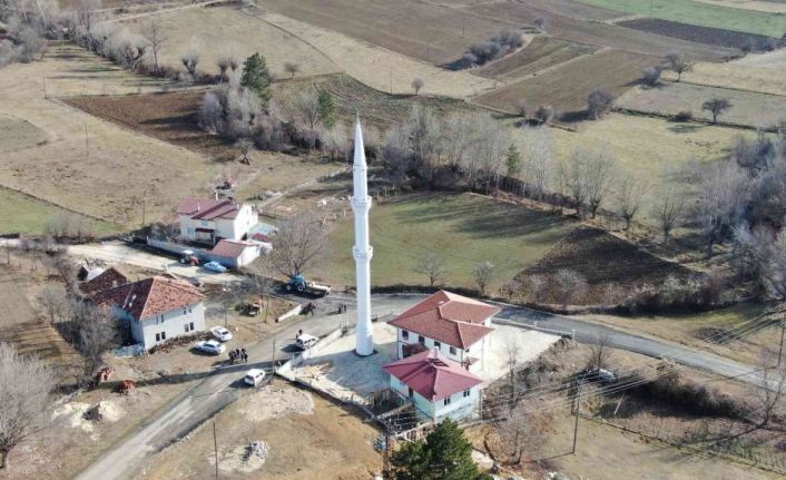 Yaptırmakta olduğu caminin bitişini göremeden vefat eden muhtara köylülerden ahde vefa