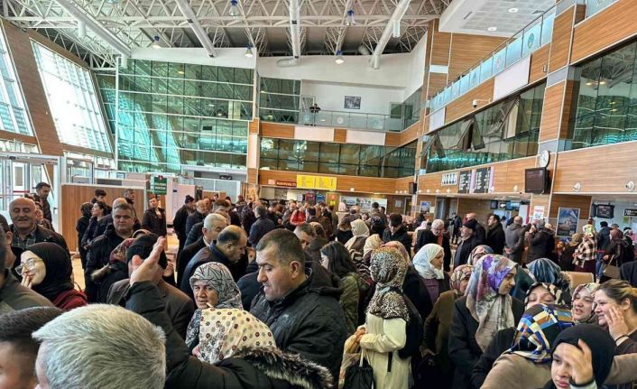 Yarı yıl tatilini kutsal topraklarda geçirecekler: 150 kişilik kafile dualarla uğurlandı