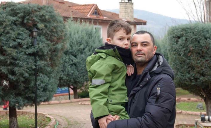 Yıllar sonra evlatlarından bir kelime duyabilmek için geldikleri Türkiye’de mutlulukları ikiye katlandı