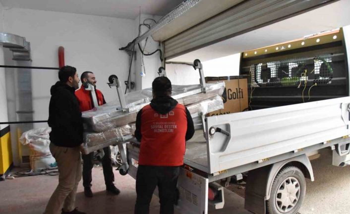 Yüzlerce aileye medikal ürün ve hasta yatağı desteğinde bulunuldu