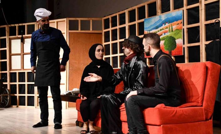 Zazaca tiyatro oyunu vatandaşların beğenisini topladı