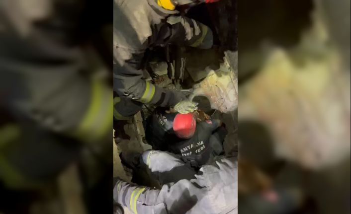 99 ve 101’inci saatlerde Maraş’ta iki kız kardeşi enkazdan canlı çıkarıldı