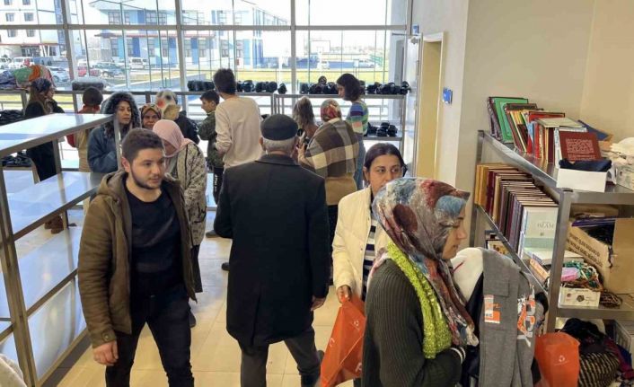 Açılan sosyal markette depremzedelere her şey ücretsiz dağıtılıyor