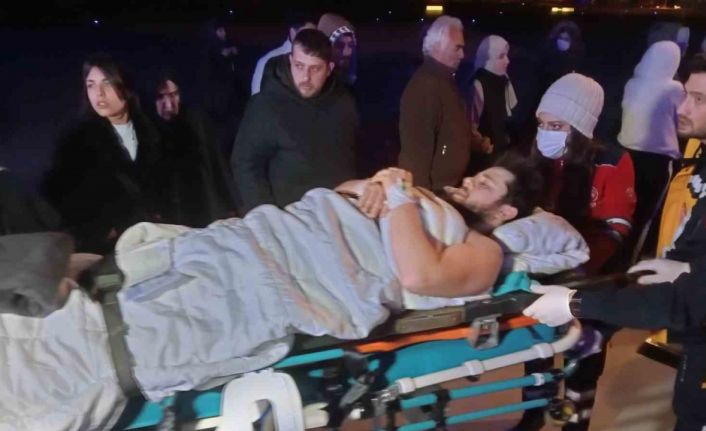 Adana’daki 38 yaralı depremzede ve 31 refakatçi TSK’ya ait uçakla İstanbul’a getirildi