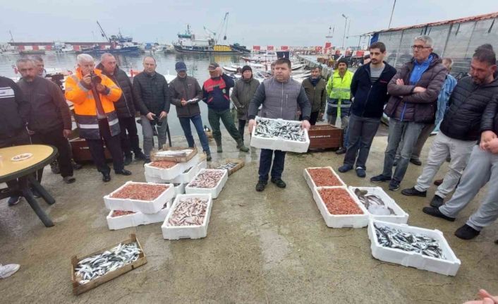 Ağlarını depremzedeler için attılar