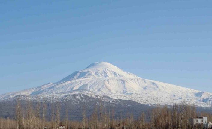 Ağrı Dağı’ndan kartpostallık görüntü