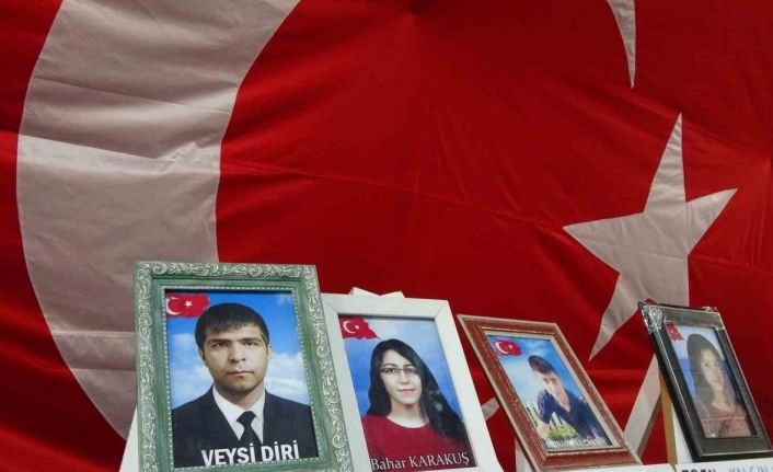 Ailelerin HDP önündeki evlat nöbeti 275 gündür sürüyor