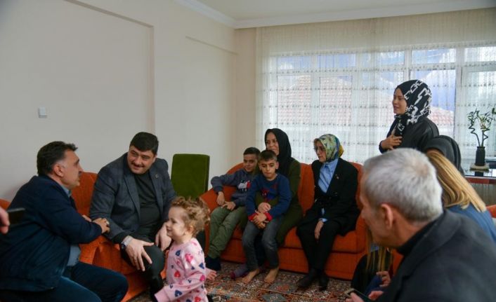 AK Parti Ankara Milletvekili Çam’dan depremzedelere ziyaret