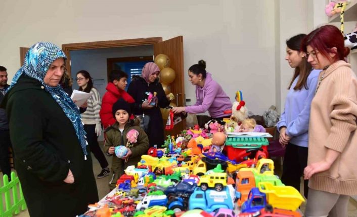 Altın Yıllar Yaşam Merkezinde depremzedeler için butik-market oluşturuldu