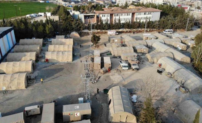 Arap Emirlikleri’nin kurduğu sahra hastanesi depremzedelere şifa oldu