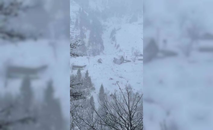 Avusor Yaylasında çığ