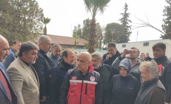 Bakan Kirişci: "Deprem ülkesi olduğumuzu kabullenip buna göre çözümler üretmemiz gerekiyor”