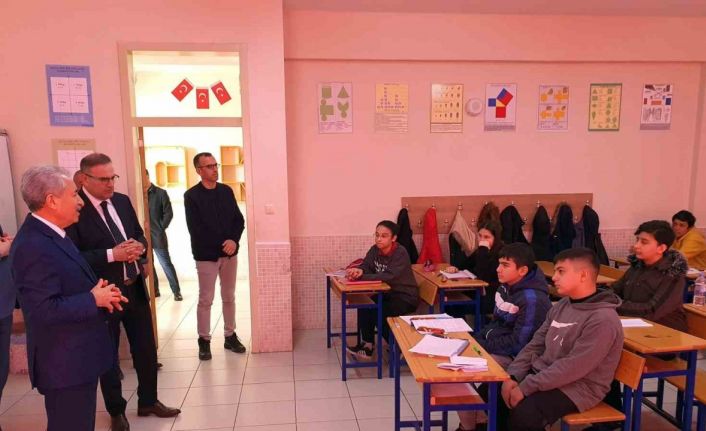 Başkan Akkaya depremzede öğrencilerle buluştu