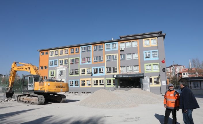 Başkan Çolakbayrakdar, Depremde Hasar Gören Yapıların Yıkım Çalışmalarını Kontrol Etti