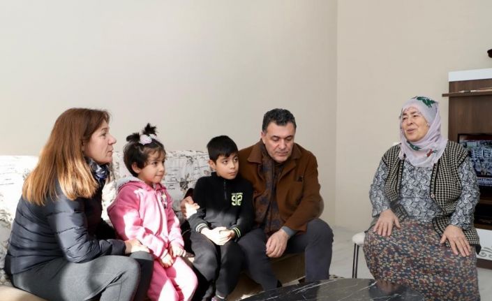 Başkan Demir, depremzede ailelerle bir araya geldi
