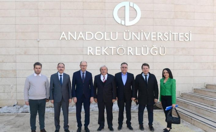 Başkan Şahin ve Rektör Beydemir, Deney Hayvanları Araştırma ve Uygulama Merkezini gezdi