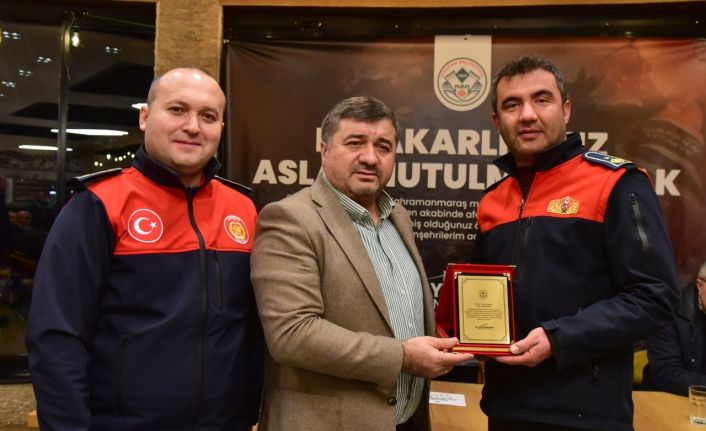 Başkan Şenlikoğlu, deprem afetinde görev yapan personellerine teşekkür plaketi verdi