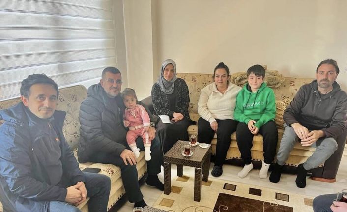 Başkanvekili Çırpan, ilçeye gelen depremzedeleri ziyaret etti: "Körfez’i eviniz gibi görebilirsiniz"