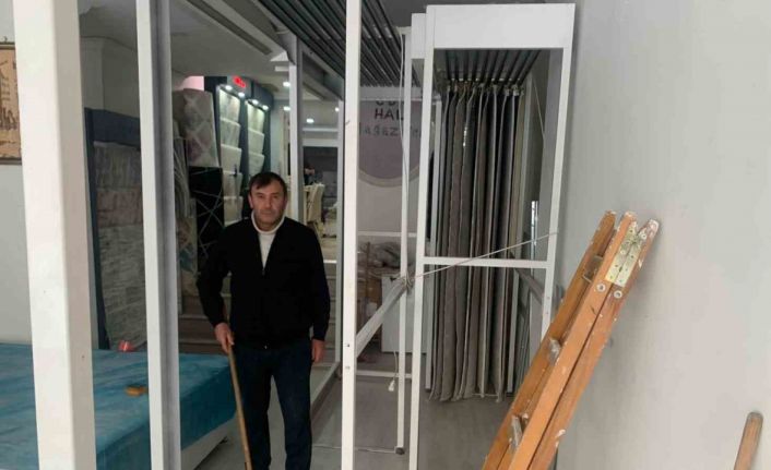 Başkent’te yıkım yapan iş makinesi, bir iş yerine ve evlere zarar verdi