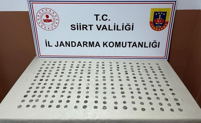 Beline bağladığı poşetten Roma dönemine ait 350 adet gümüş sikke ele geçirildi