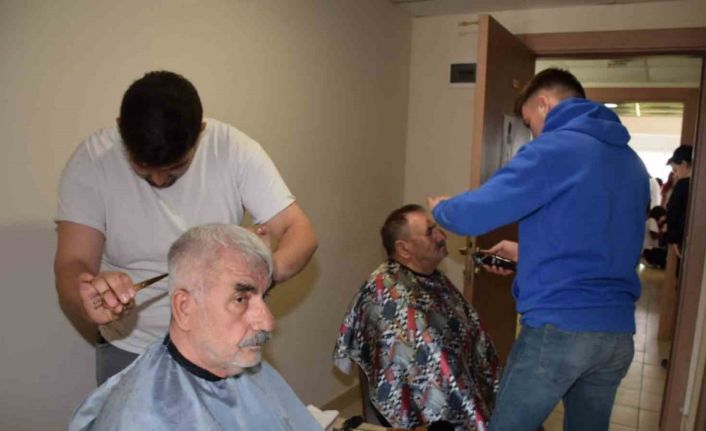 Biga’da depremzedelere kişisel bakım hizmeti veriliyor