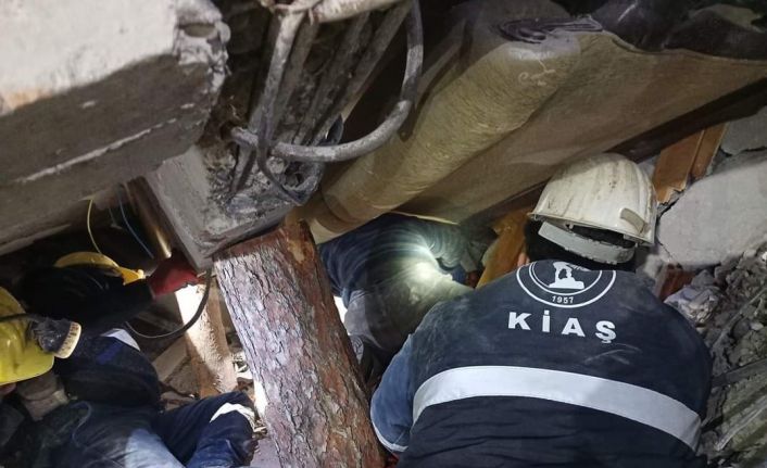 Bir güzel haber daha: Enkaz altından bir kişi daha sağ kurtarıldı