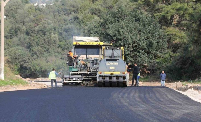 Bodrum Mümtaz Ataman Caddesinde birinci kat sıcak asfalt dökümü tamamlandı