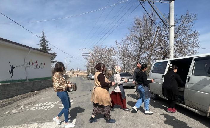 Bu köy dayanışmanın adresi oldu