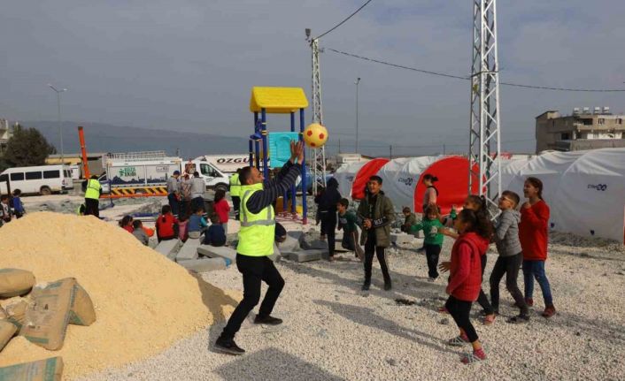 Bursa’da Büyükşehir’den depremzede çocuklara oyun parkı